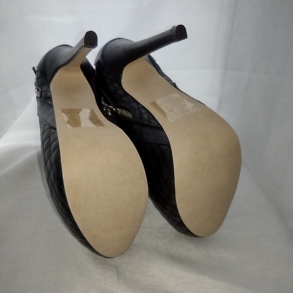 BRAND NEW Sophia & Lee quilted stiletto booties - Picture 6 of 12